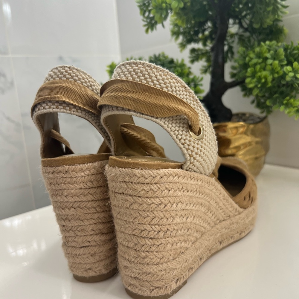 Like new Zara Tan Woven Espadrille Wedges - Picture 4 of 6